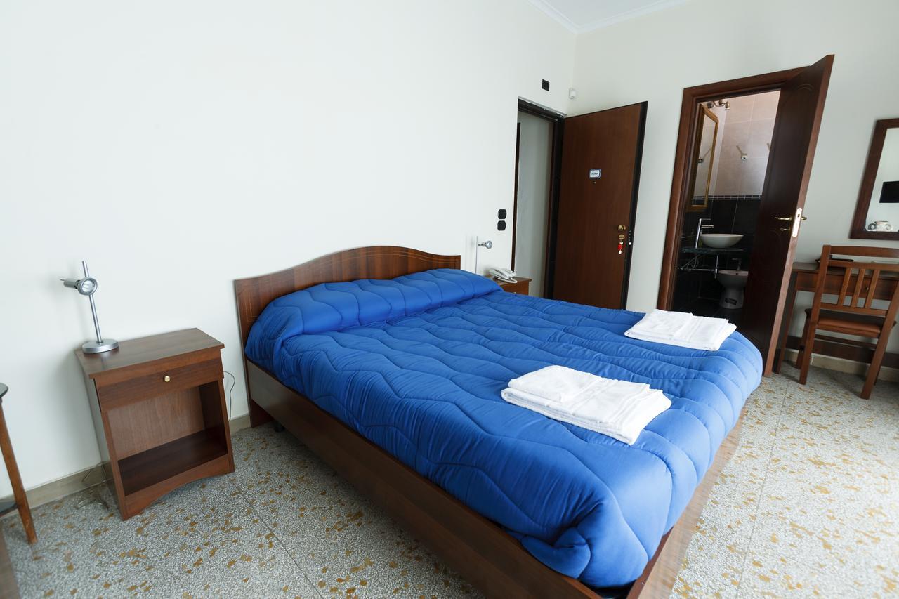 Villa Emilia يوتْسْوولْ الغرفة الصورة